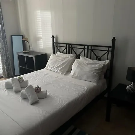 Lägenhet Azor International I