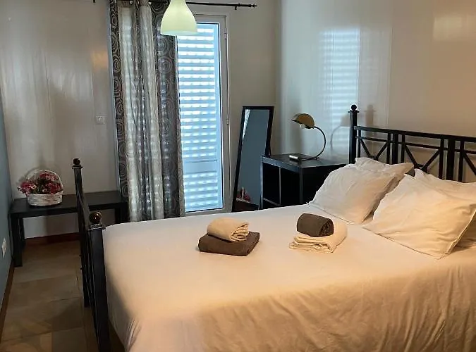 דירה Azor International I