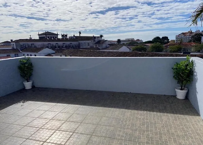 Azor International I דירה