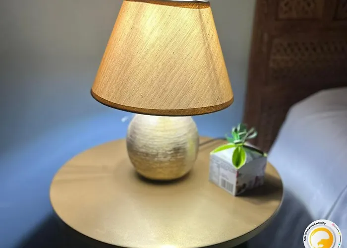 Azor International I דירה