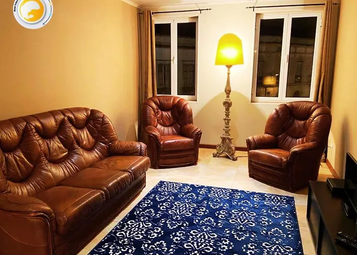 דירה Azor International I