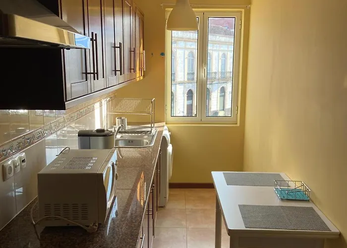 דירה Azor International I