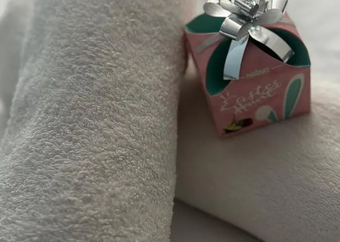 Azor International I *