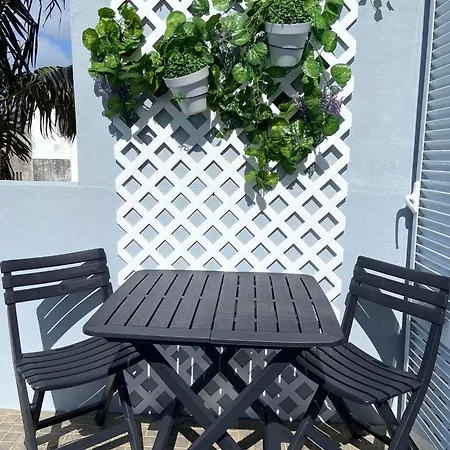 Azor International I *