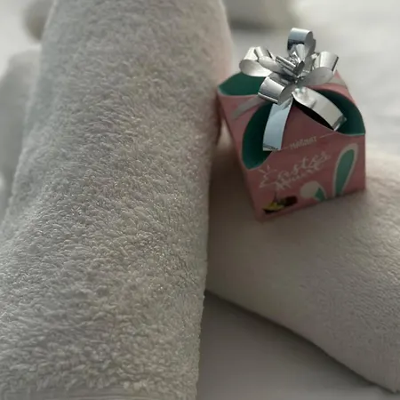 Azor International I *